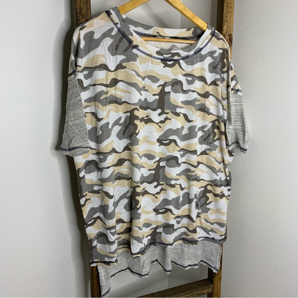 VOY Camouflage Print Short Sleeve Top Size L - Picture 2 of 4